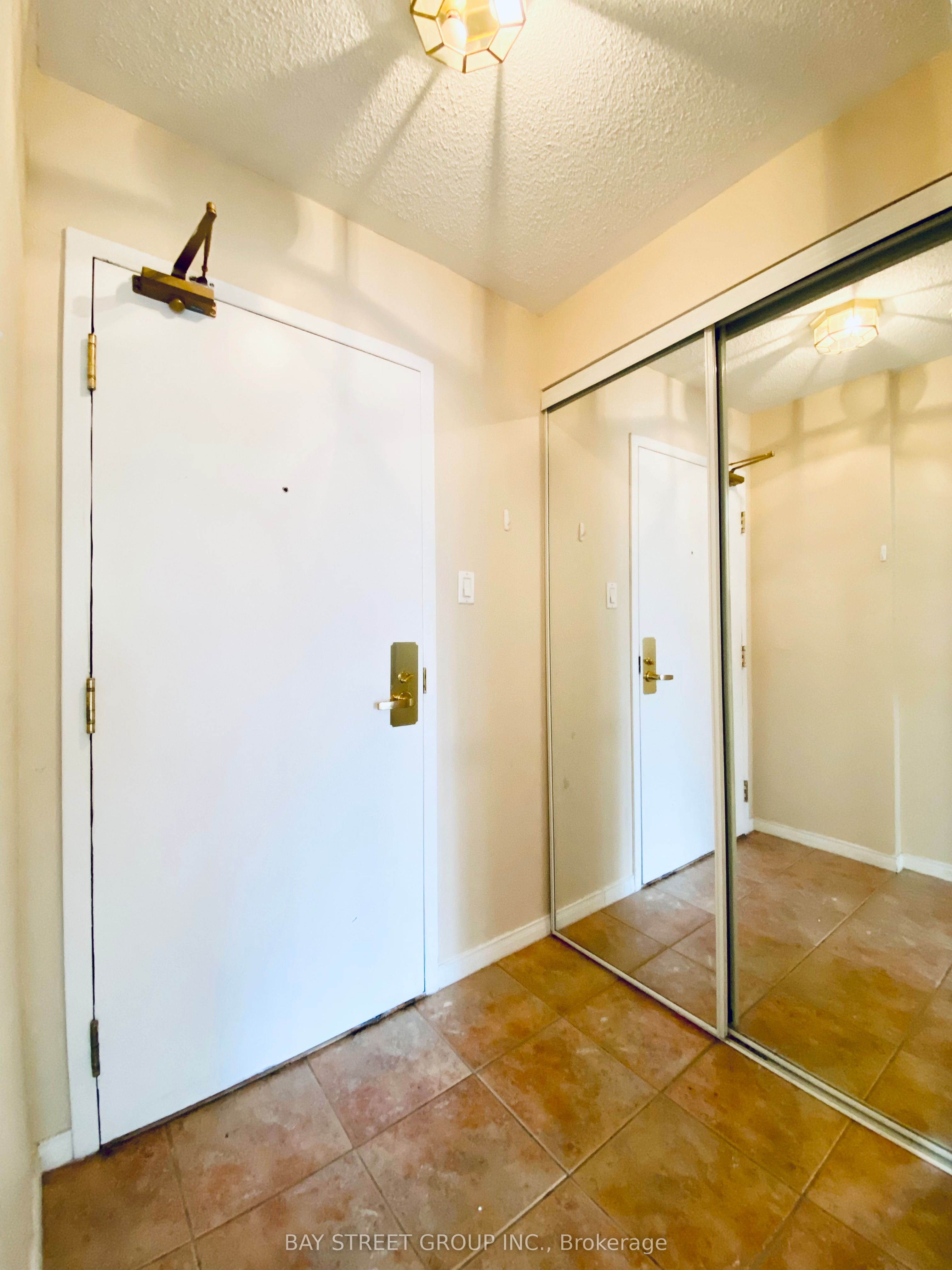 889 Bay Street 1503