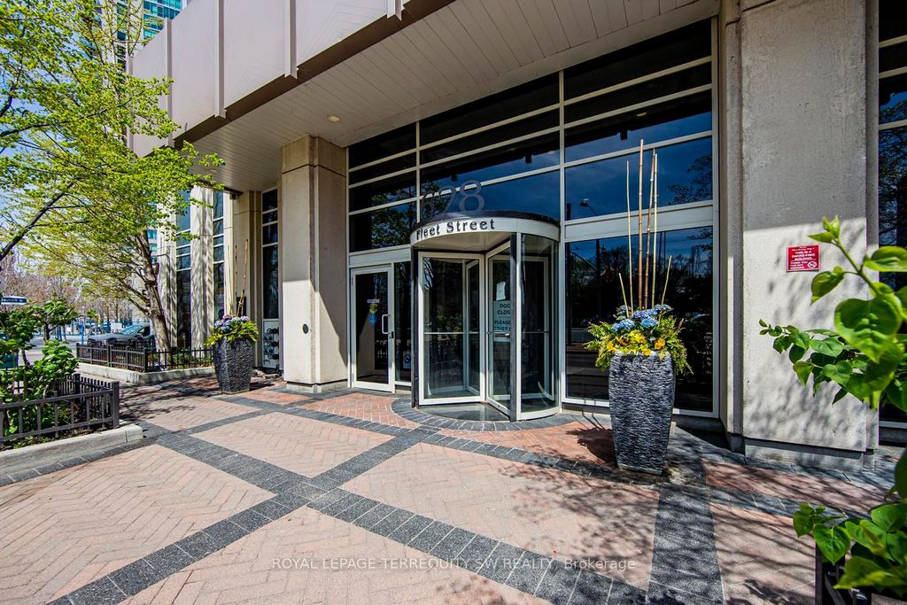 Photo of 628 Fleet Street #2707, Toronto, ON M5V 1A8 (MLS # C12648574)