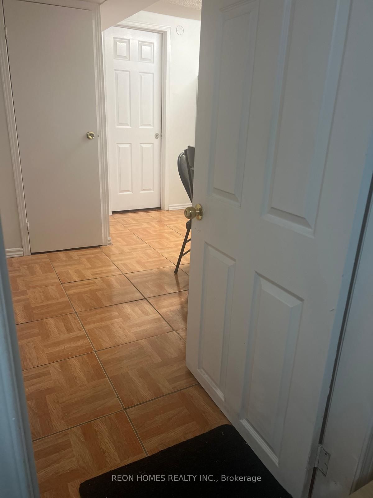 225 Woodhall Road (Bsmt)