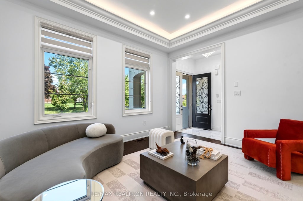 Photo of 209 Hillsview Drive, Richmond Hill, ON L4C 4L8 (MLS # N13749490)