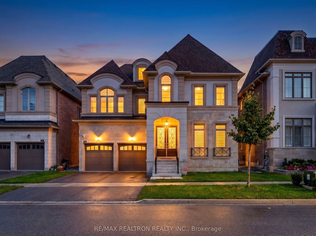 Photo of 209 Hillsview Drive, Richmond Hill, ON L4C 4L8 (MLS # N13749490)