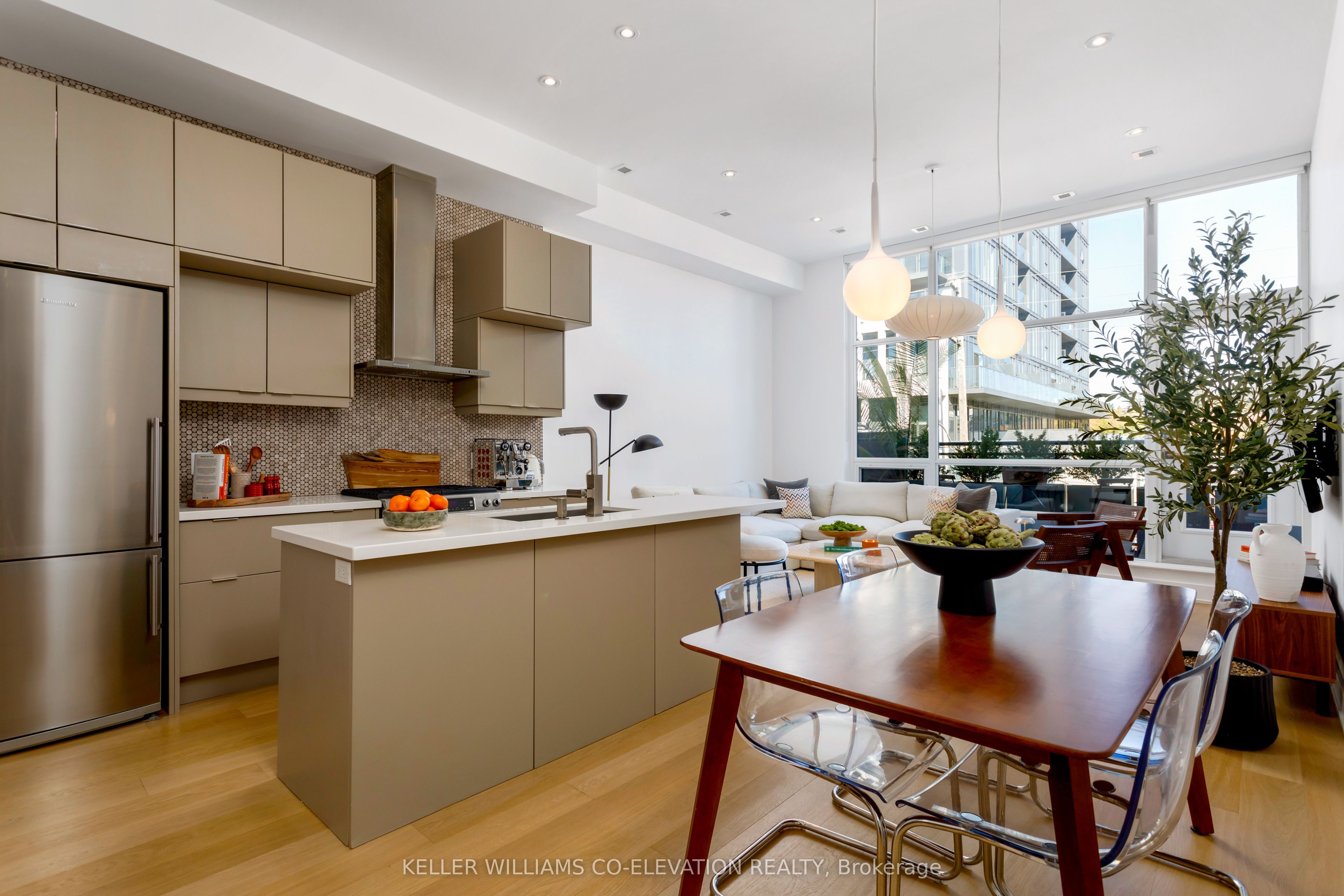 483 Dupont Street 204