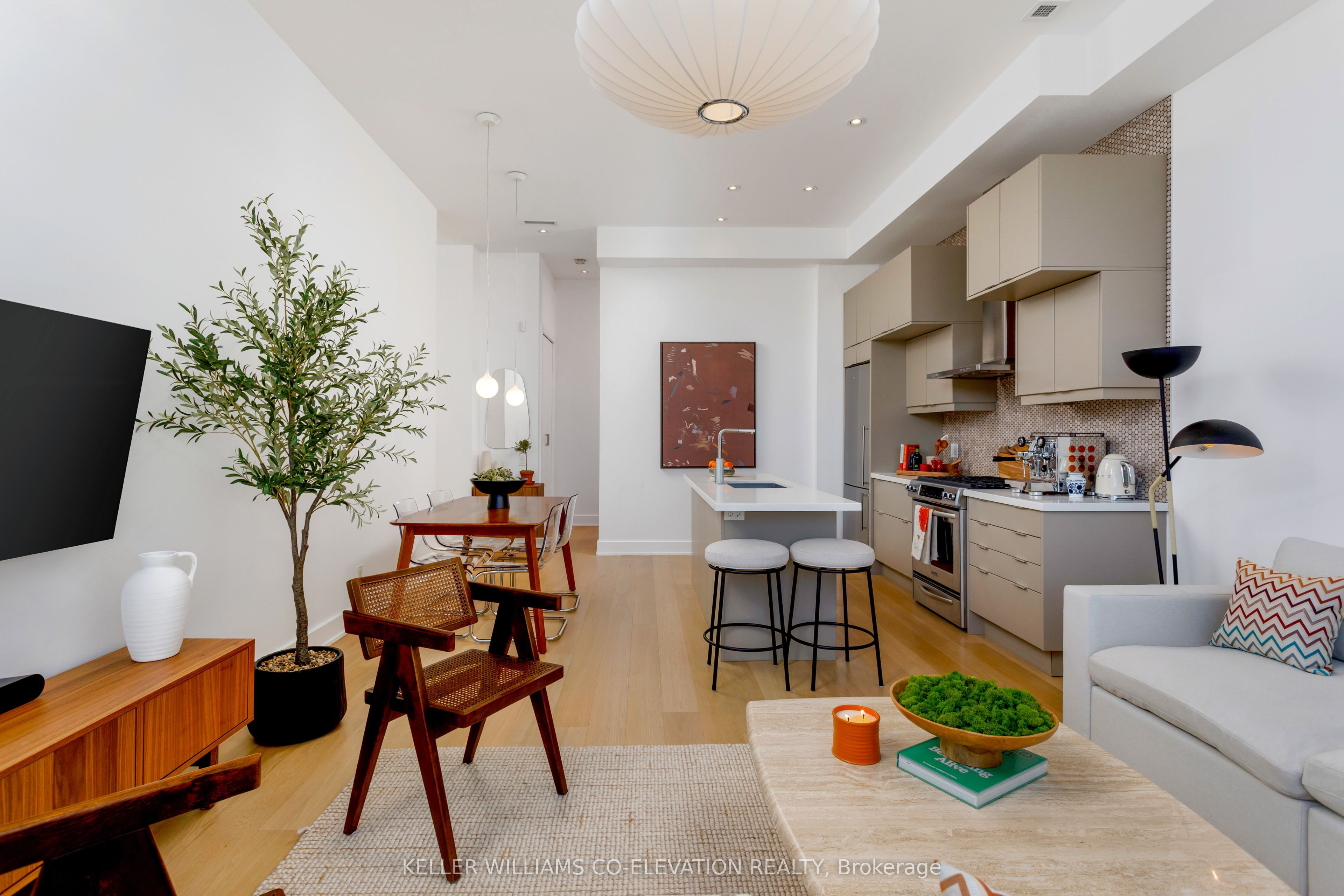 483 Dupont Street 204