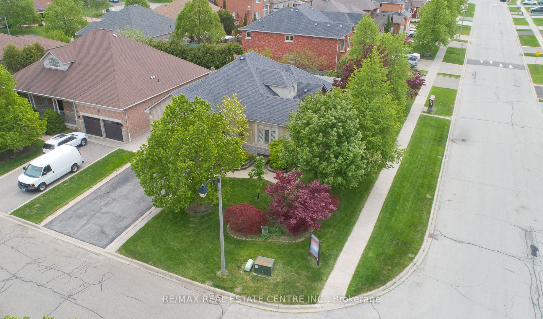 1 Kirkwood Crescent