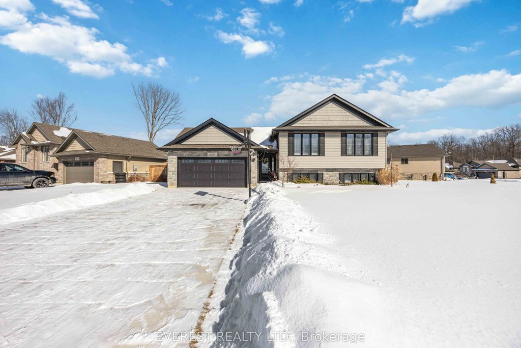 Photo of 668 WINNERS Circle, St. Clair, ON N0N 1G0 (MLS # X12773550)