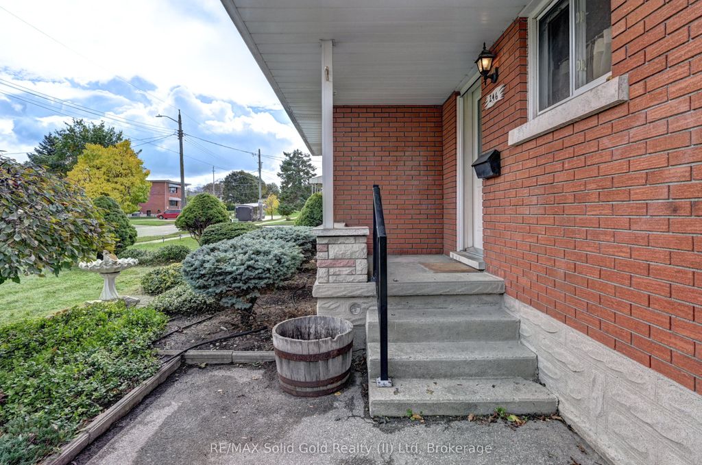 Photo of 246 EIGHTH Avenue, Kitchener, ON N2C 1S7 (MLS # X12506002)