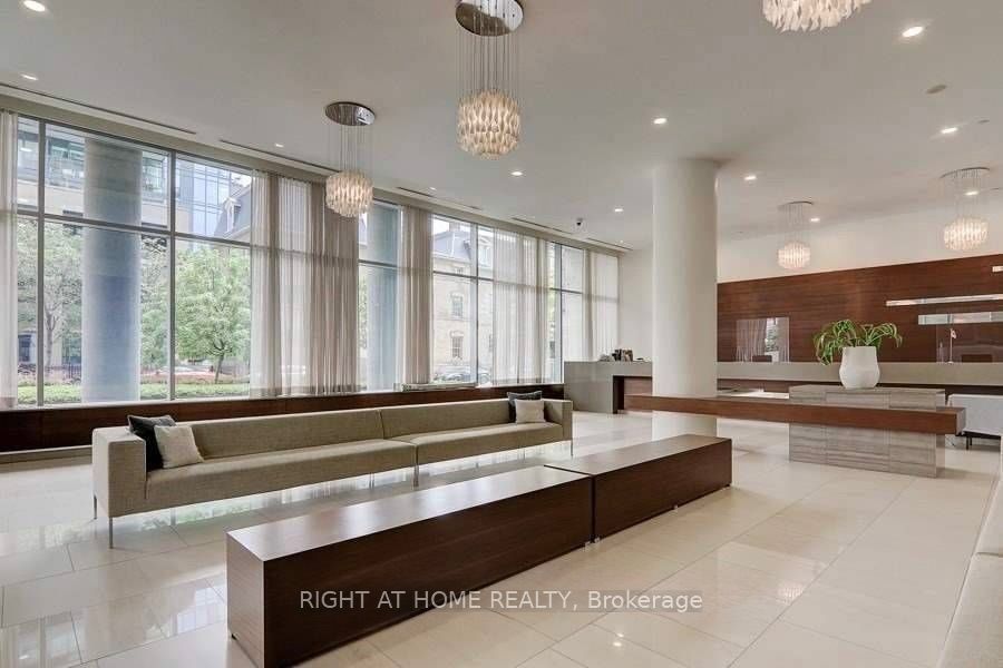 112 George Street S 828