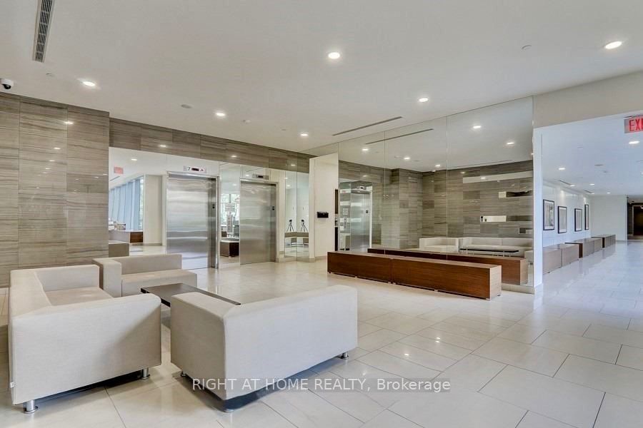 112 George Street S 828