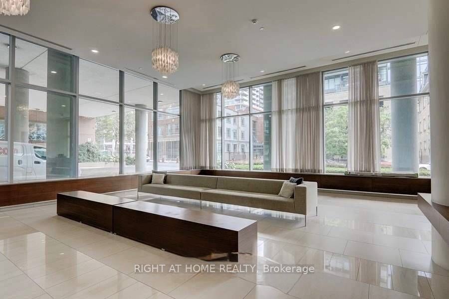 112 George Street S 828