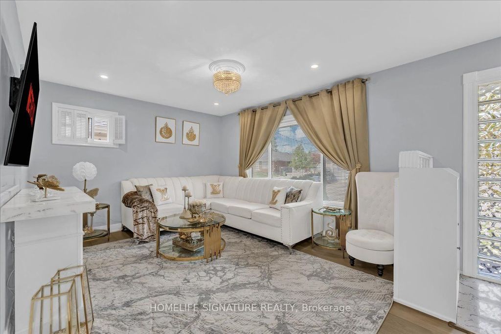 Photo of 83 Pachino Boulevard, Toronto, ON M1R 4J8 (MLS # E12498374)