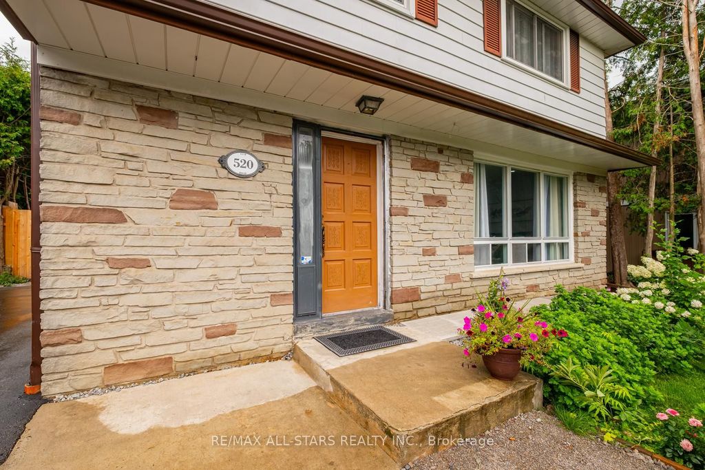 Photo of 520 Elm Road, Whitchurch-Stouffville, ON L4A 1W8 (MLS # N12475199)