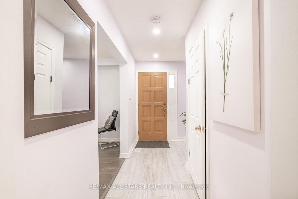 Photo of 520 Elm Road, Whitchurch-Stouffville, ON L4A 1W8 (MLS # N12475199)