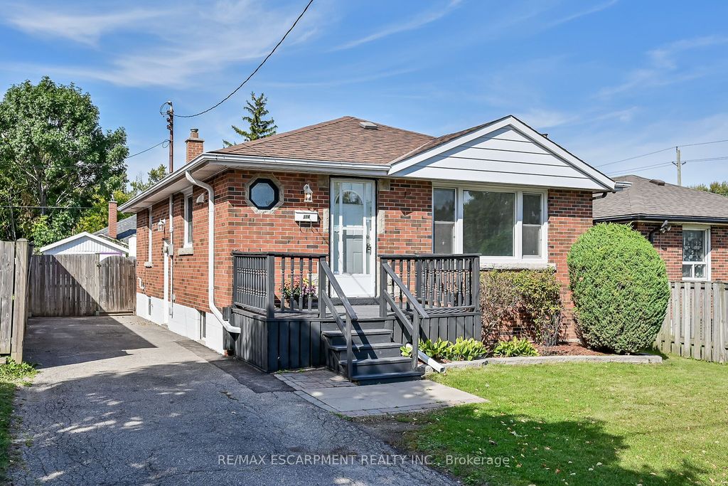 Photo of 314 East 16th Street, Hamilton, ON L9A 4J9 (MLS # X12450659)