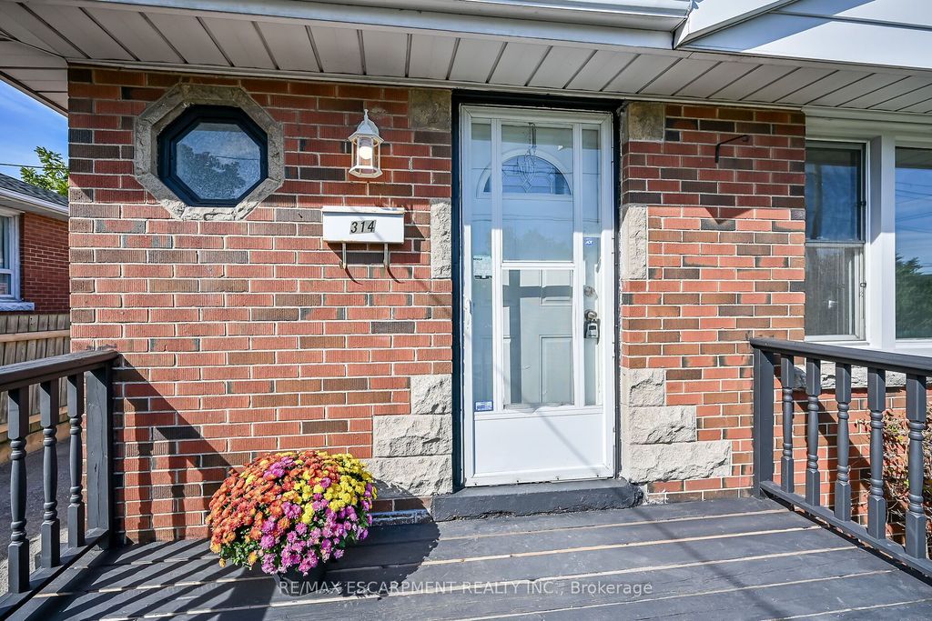Photo of 314 East 16th Street, Hamilton, ON L9A 4J9 (MLS # X12450659)