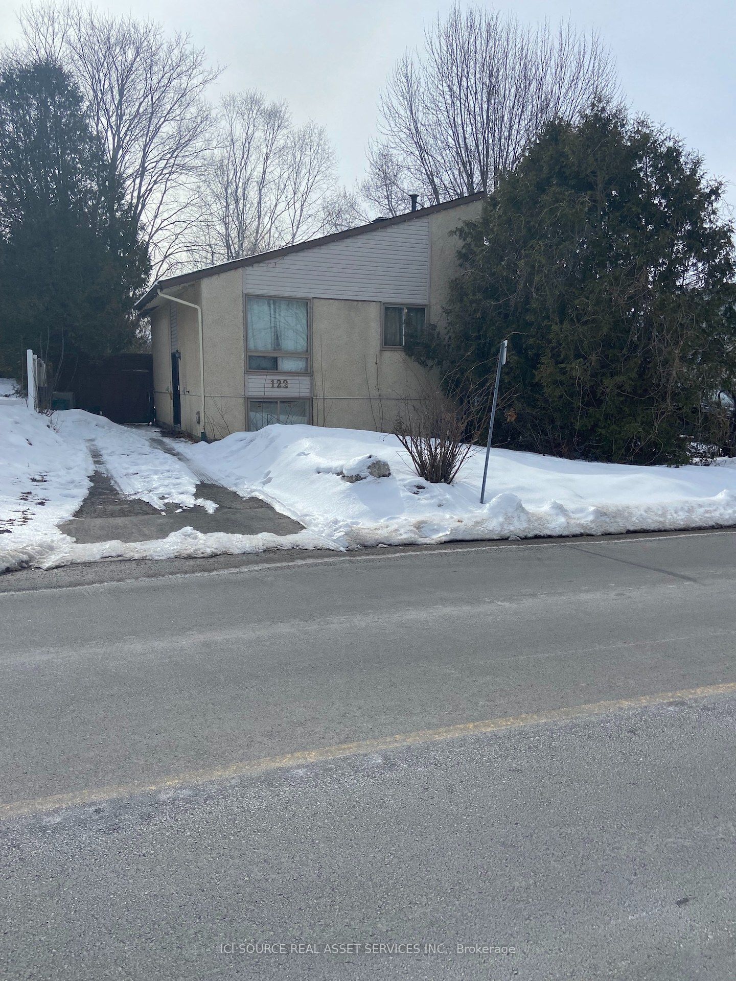Photo 1 of 27 — 122 Rothesay Drive, Kanata, ON K2L 1P1
