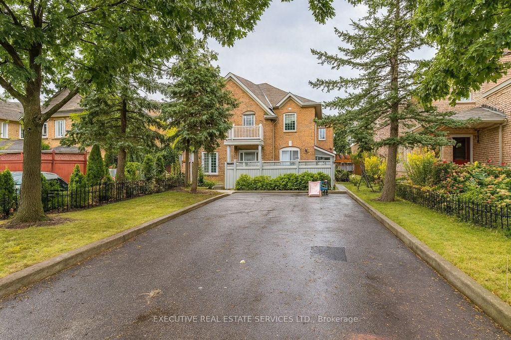 Photo of 95 Yellow Brick Road, Brampton, ON L6V 4K7 (MLS # W12573910)