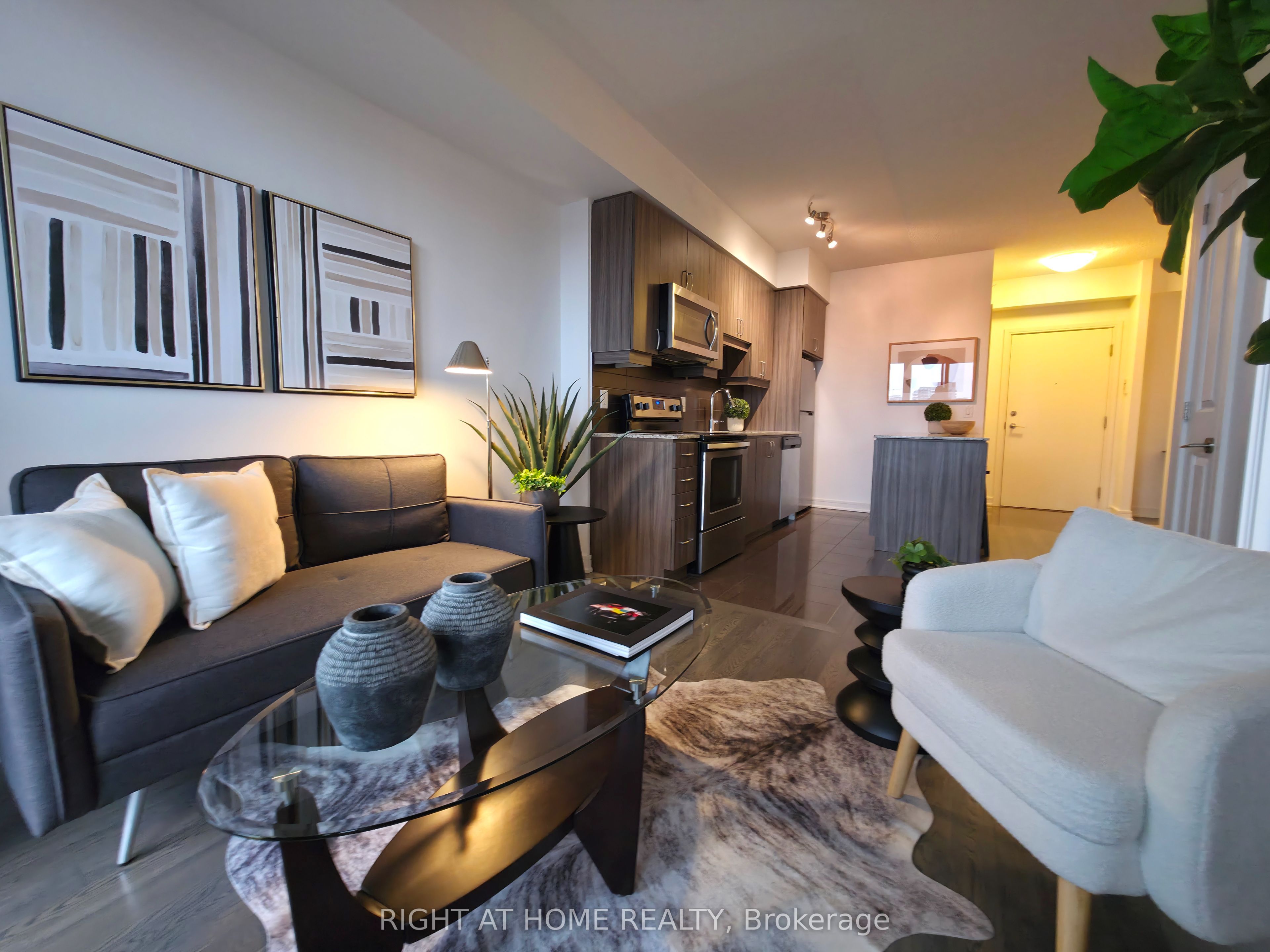 9205 Yonge Street NE616