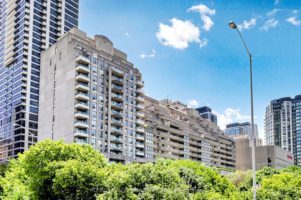 Photo of 388 Bloor Street E #1801, Toronto, ON M4W 3W9 (MLS # C13788084)