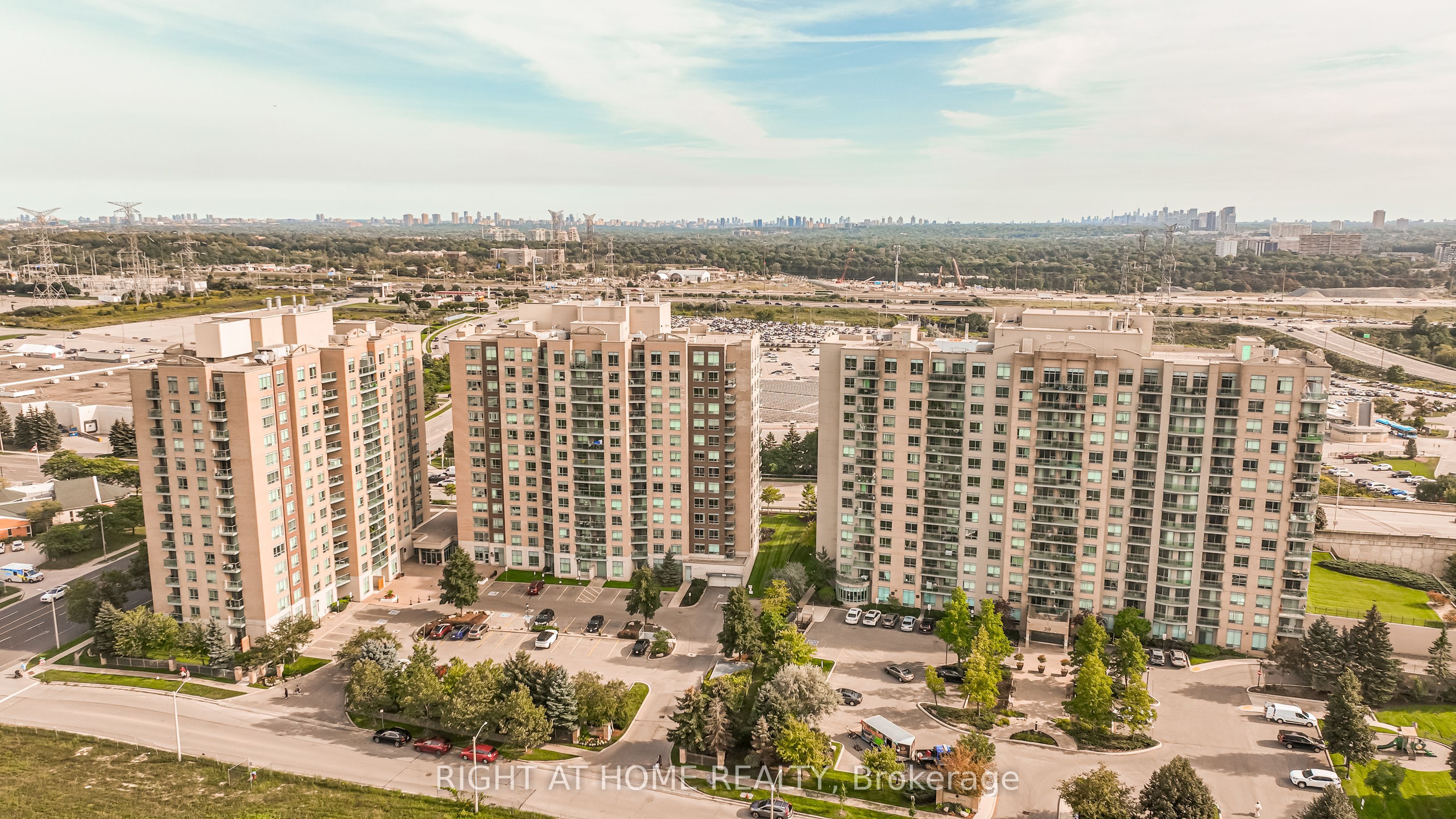 23 Oneida Crescent 1010