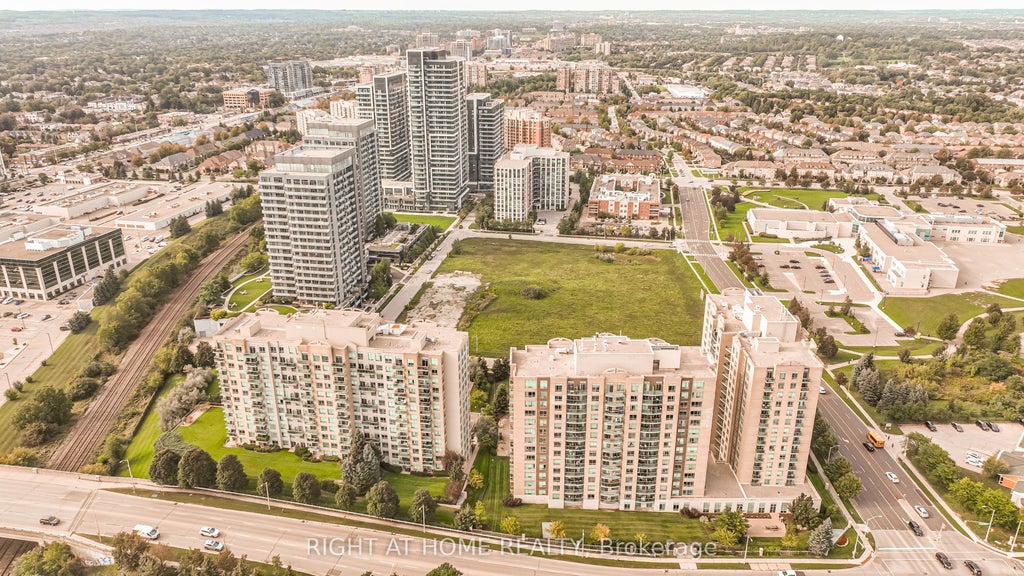 Photo of 23 Oneida Crescent #1010, Richmond Hill, ON L4B 0A2 (MLS # N13849440)