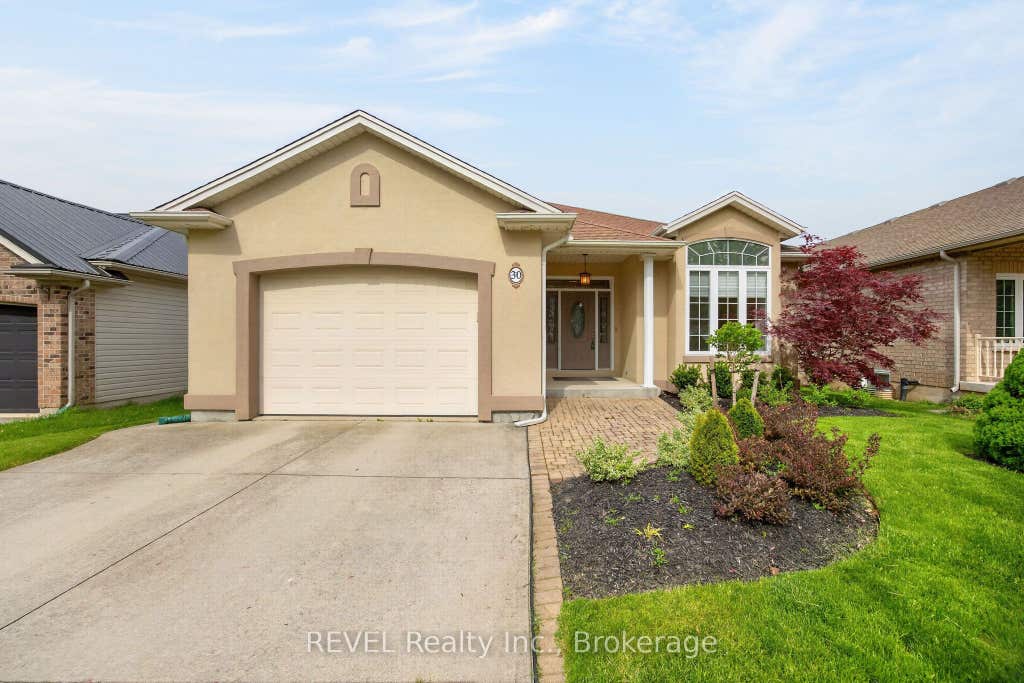 Photo of 30 Bianca Drive, Niagara-on-the-Lake, ON L0S 1T0 (MLS # X13565196)