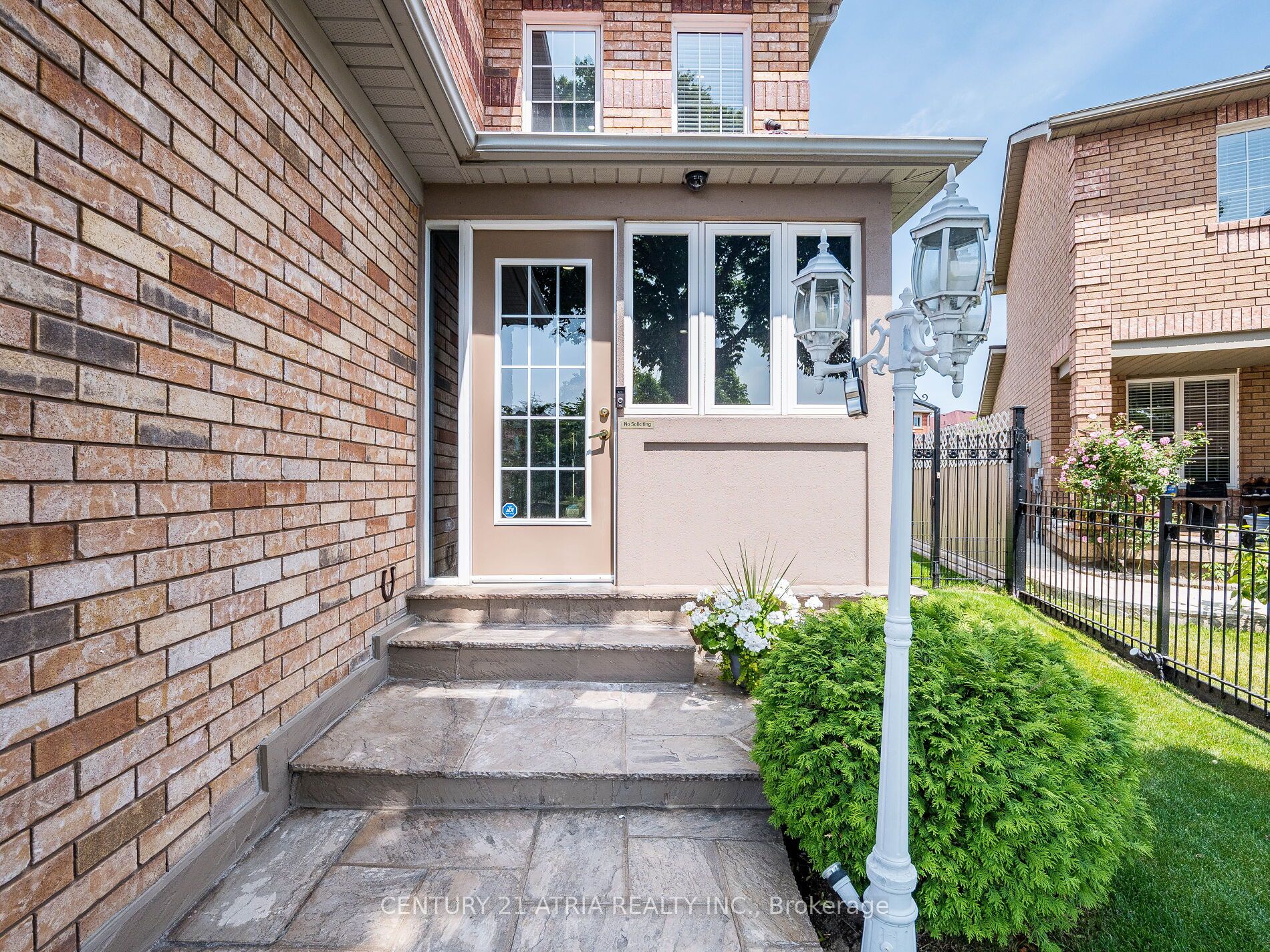 5599 Brenchley Avenue