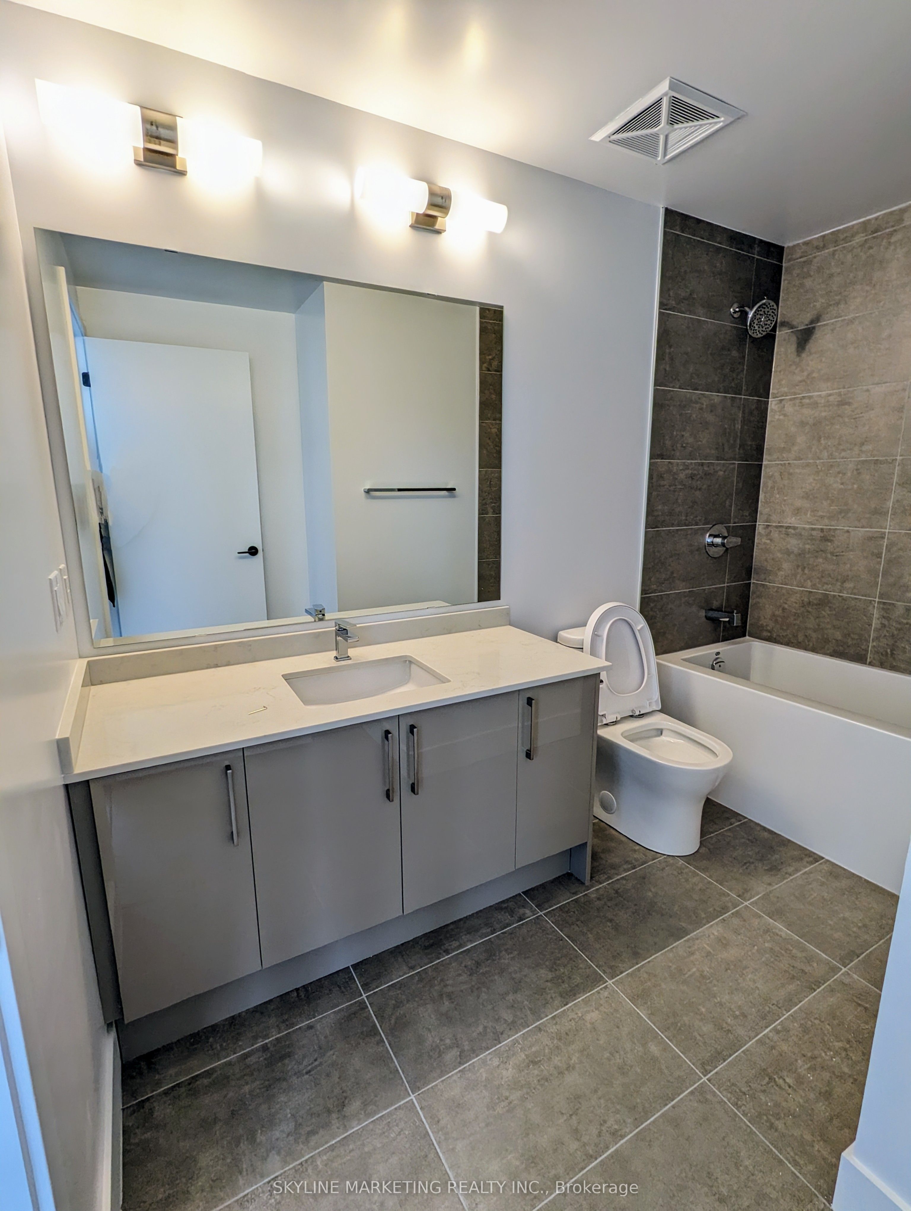 2450 Old Bronte Road 816