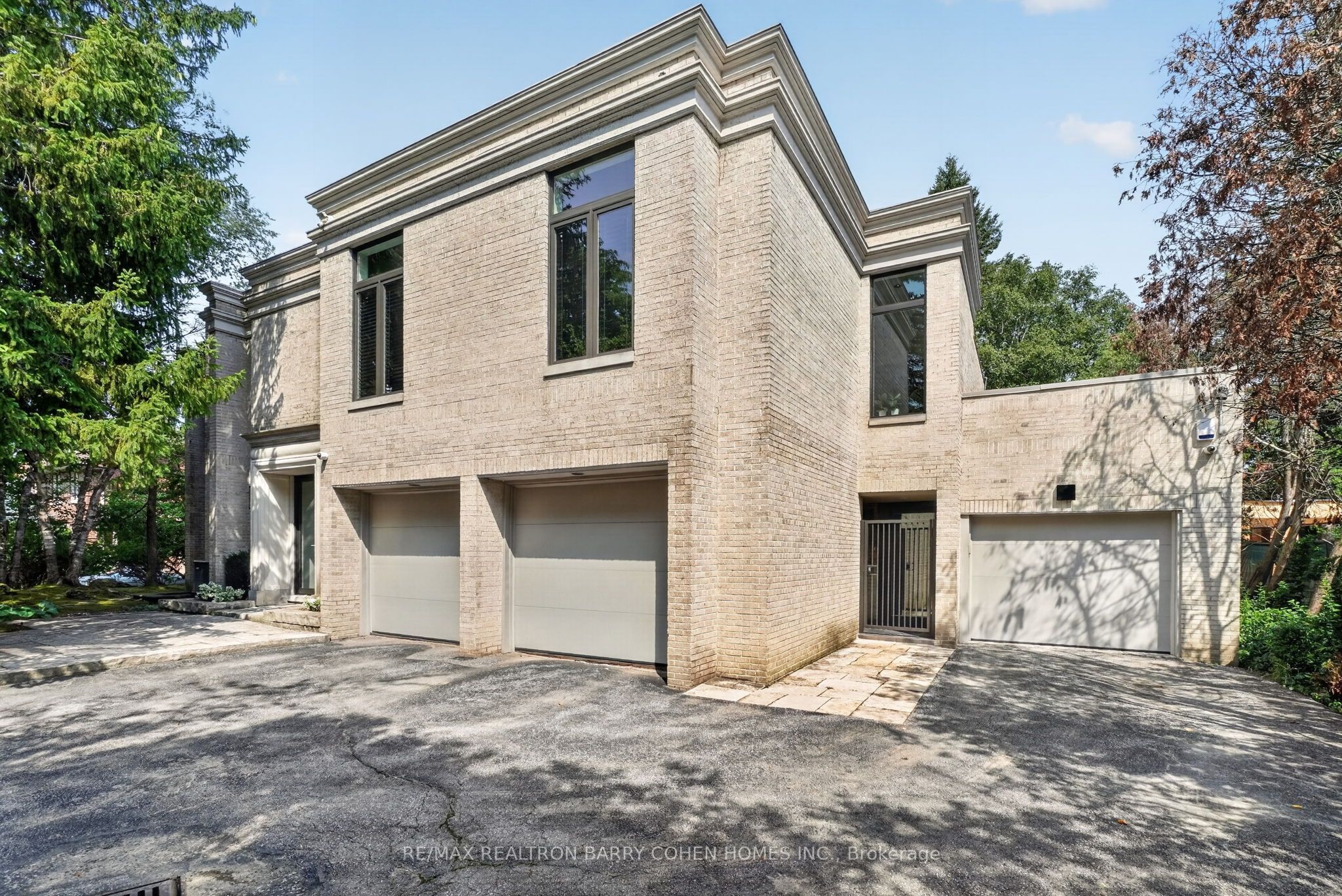 12 Tudor Gate