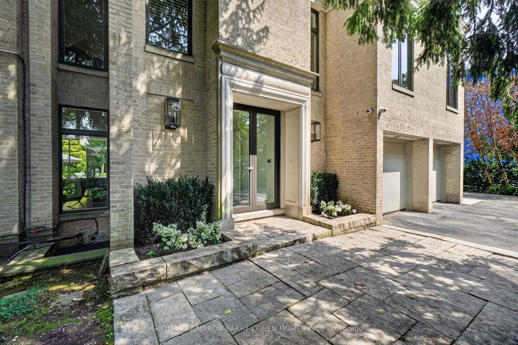 12 Tudor Gate