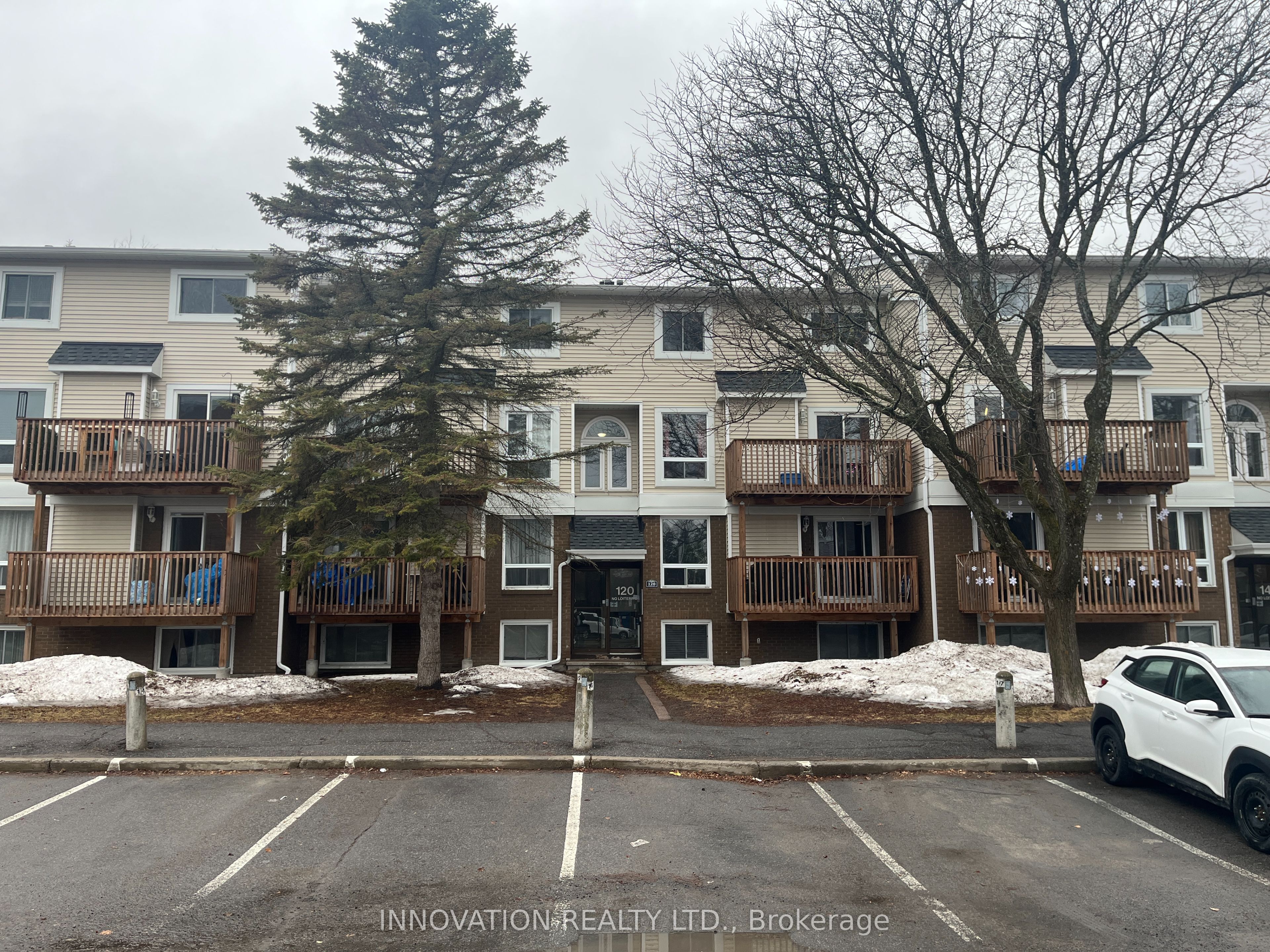 Photo 1 of 33 — 120 Fenerty Crescent 2, Kanata, ON K2L 3A7