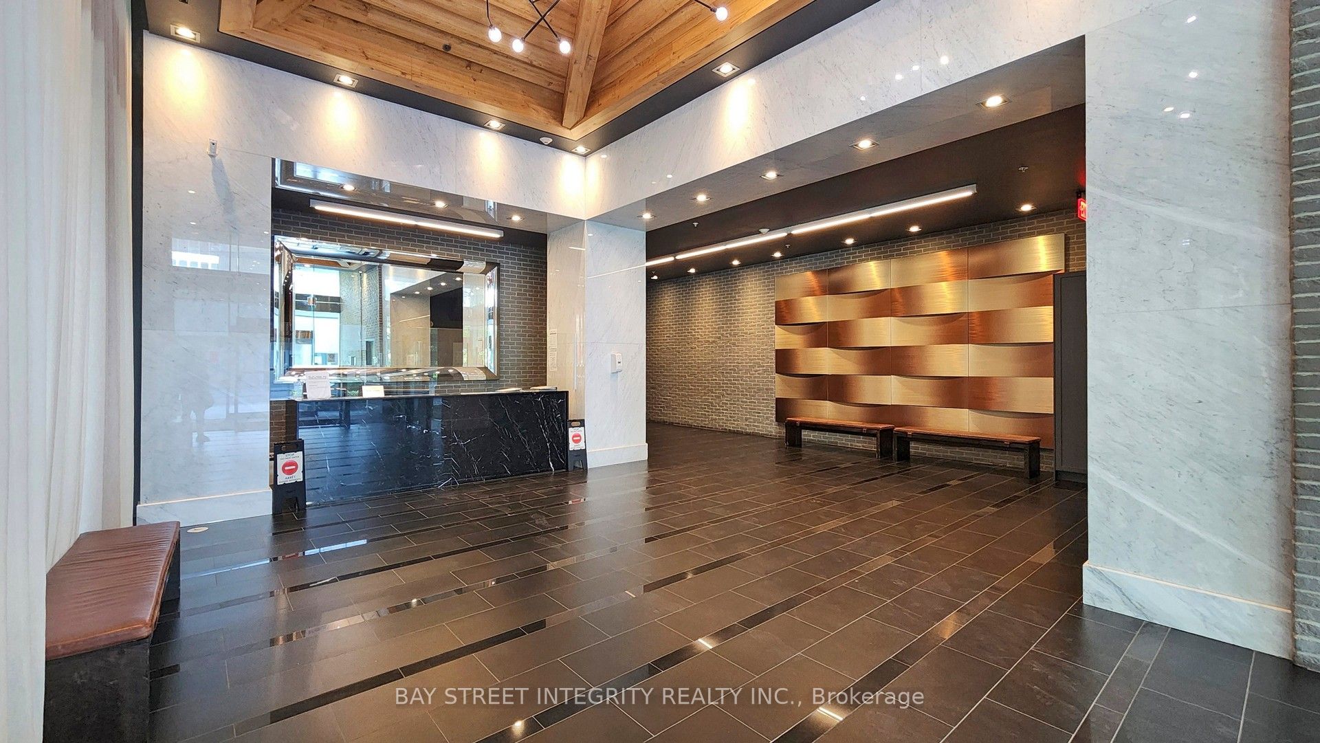 210 Simcoe Street 2107
