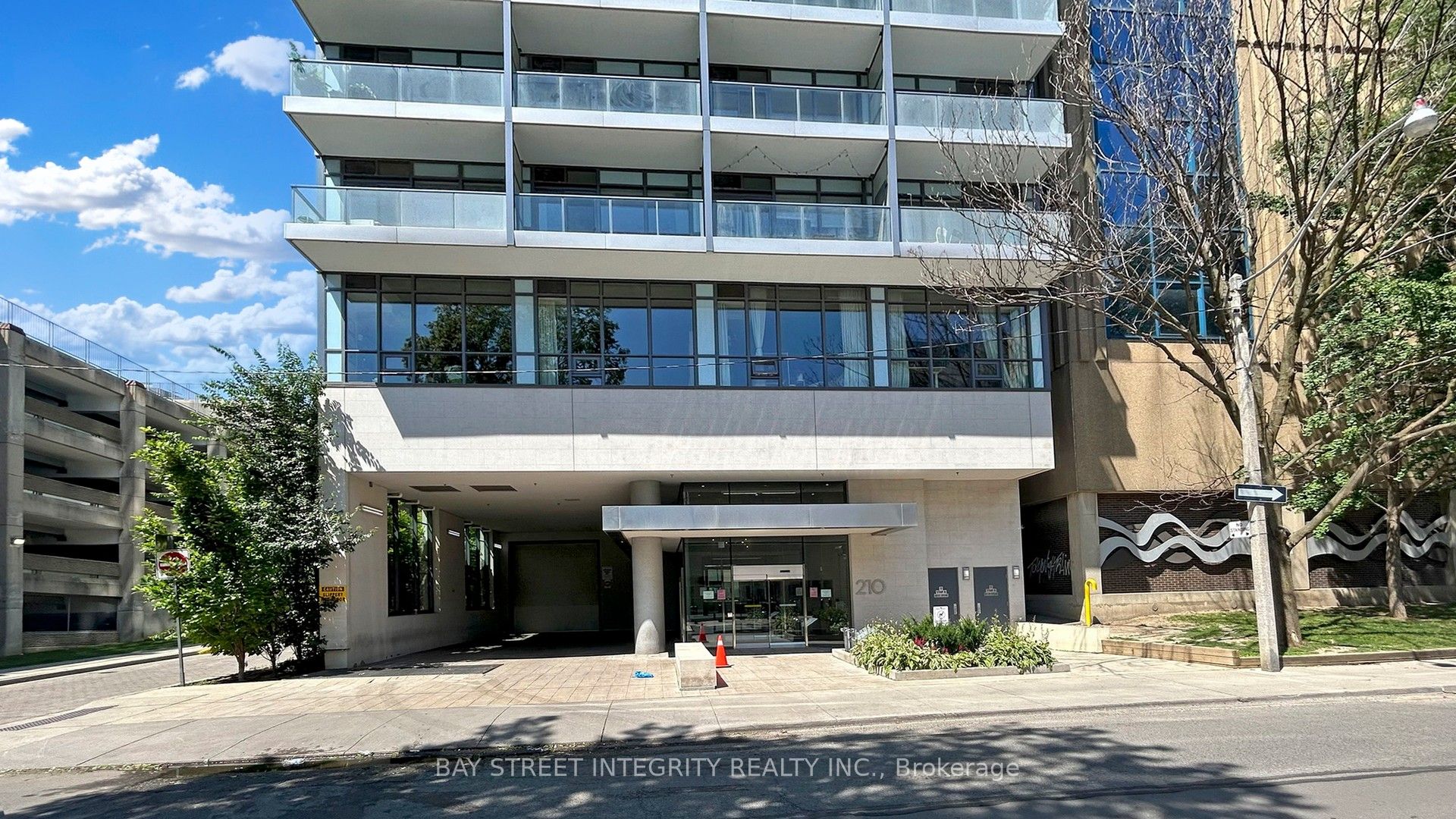 210 Simcoe Street 2107