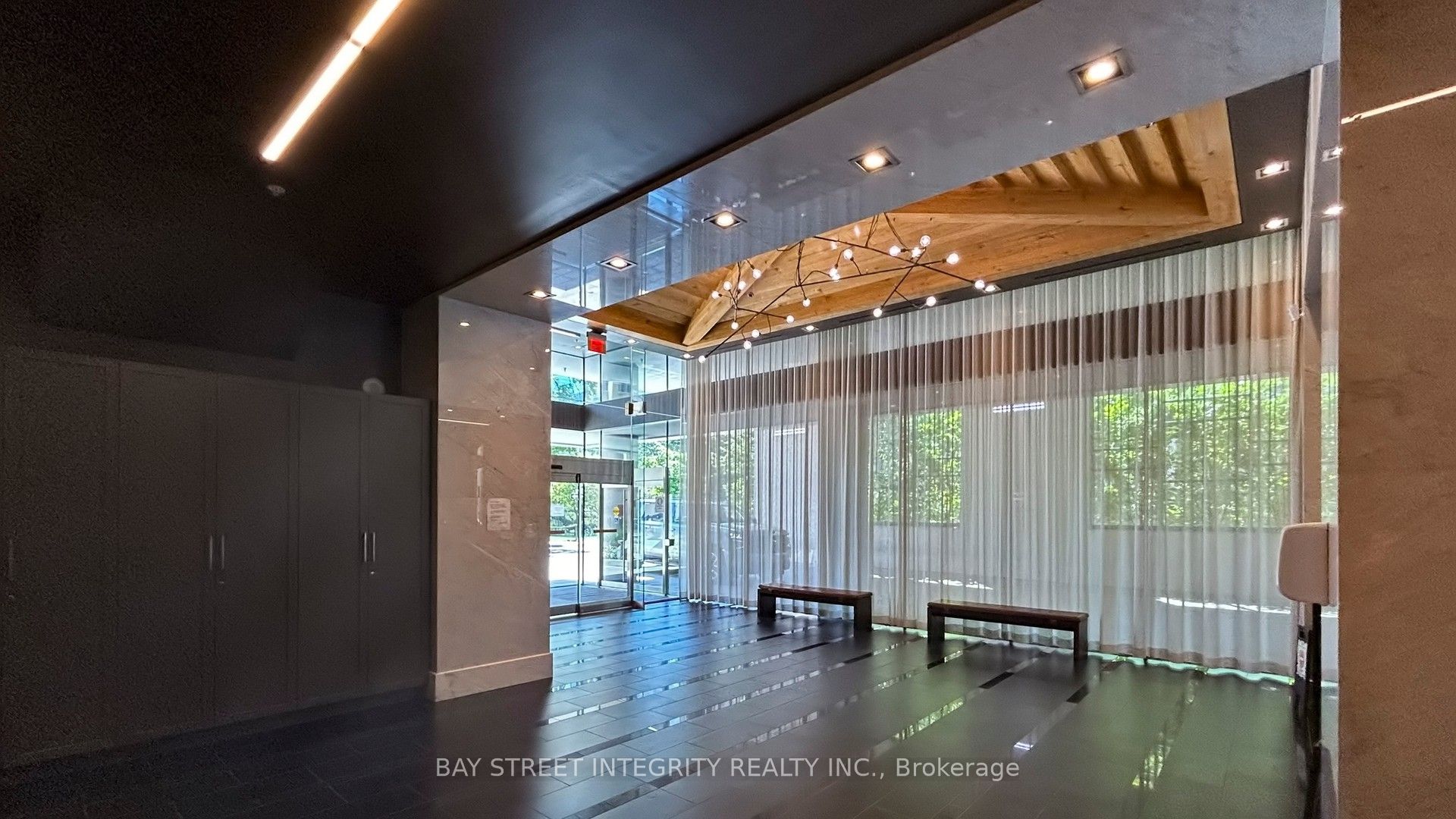 210 Simcoe Street 2107