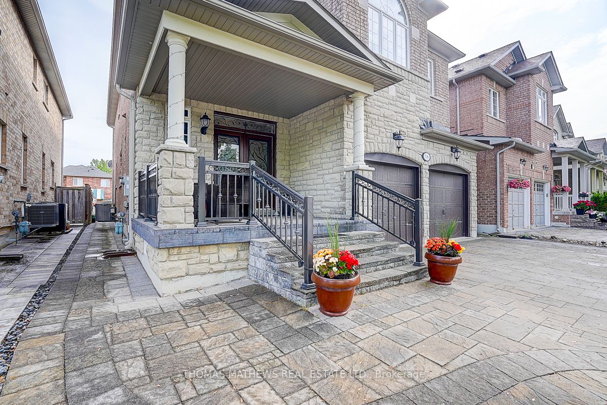 70 REGINALD LAMB CRES Crescent