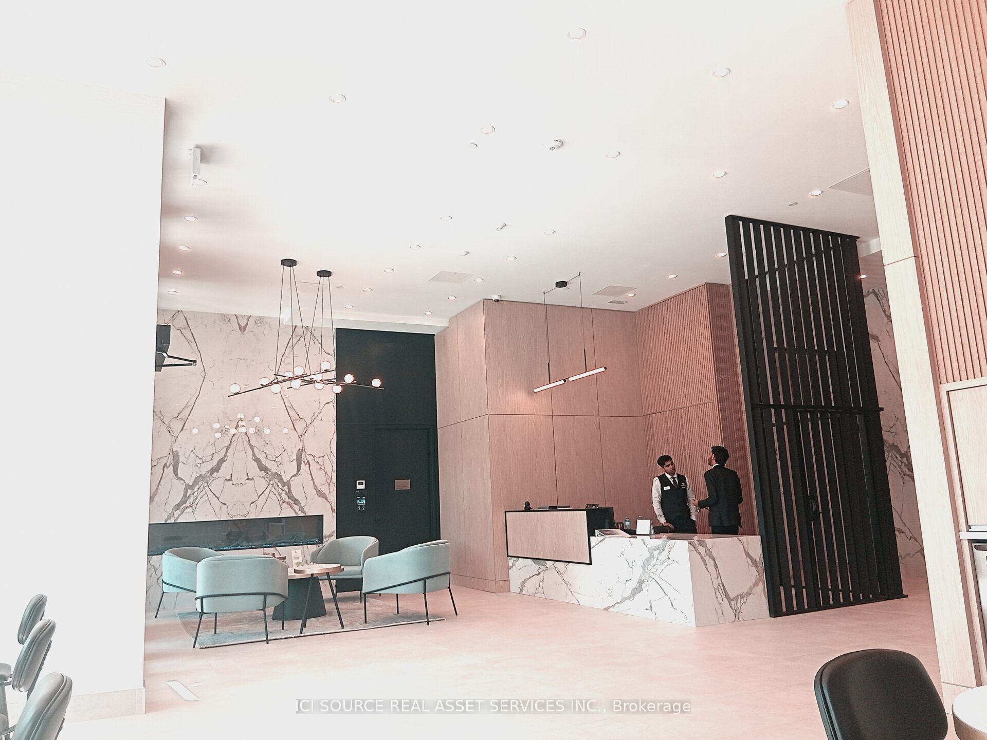 1381 Lakeshore Road E 525