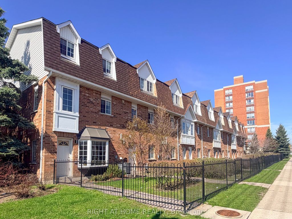 Photo of 1525 South Parade Court #28, Mississauga, ON L5M 6E9 (MLS # W13046928)