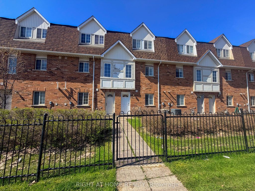 Photo of 1525 South Parade Court #28, Mississauga, ON L5M 6E9 (MLS # W13046928)