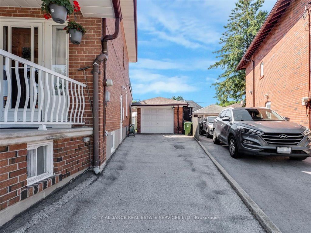 Photo of 122 Brookhaven Drive, Toronto, ON M6M 4P2 (MLS # W12389166)