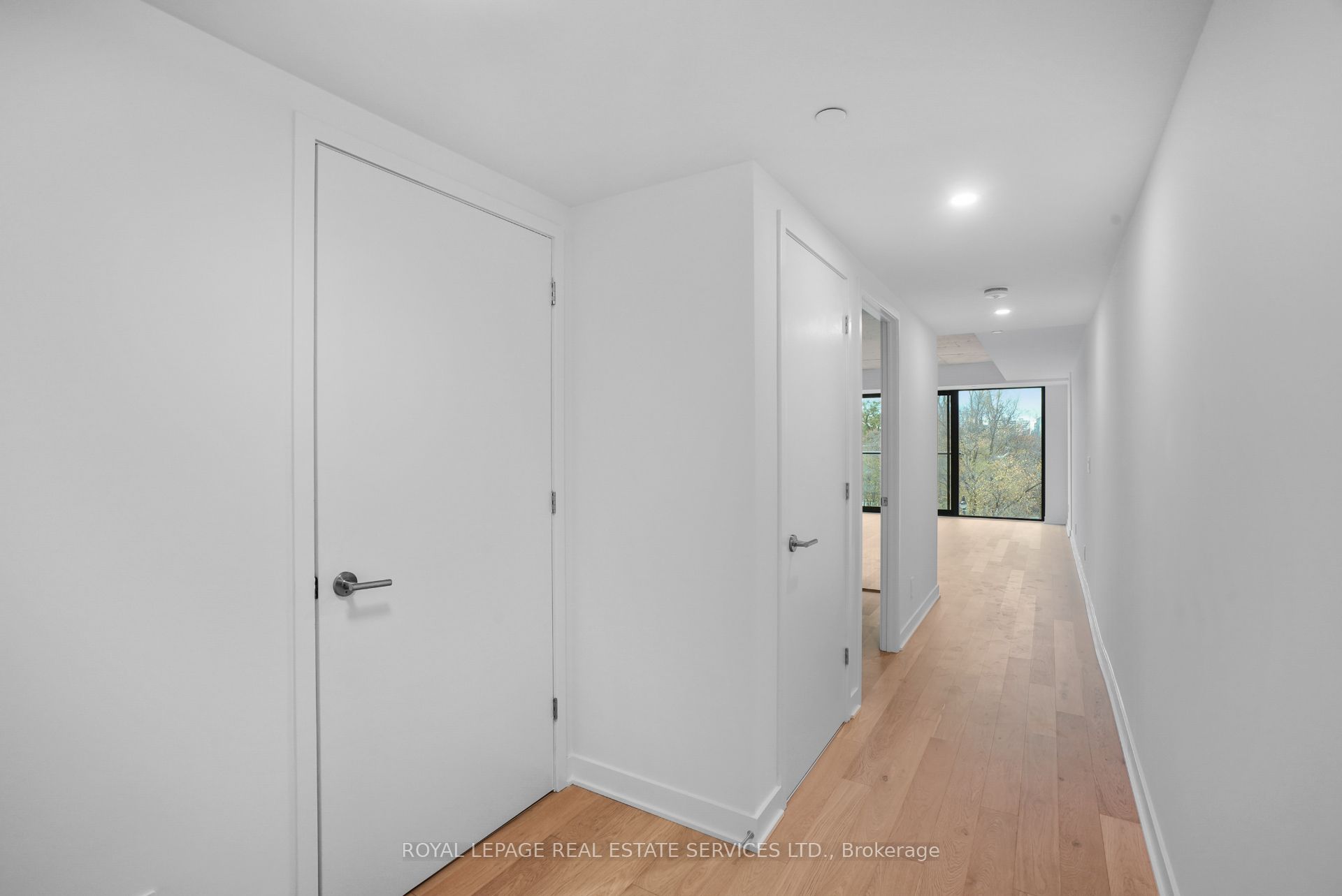 2720 Dundas Street W 302