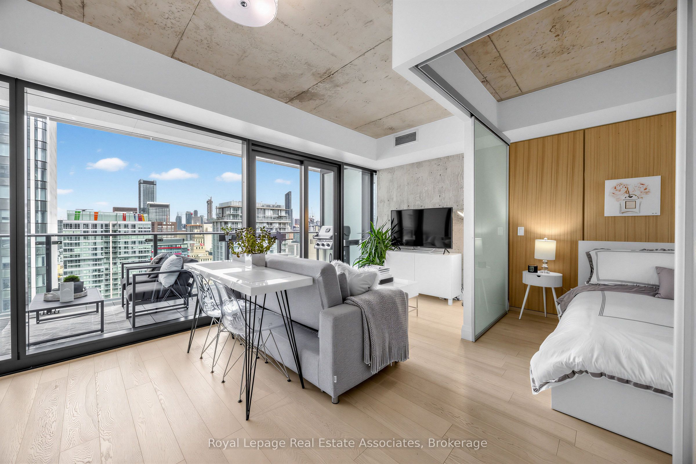 224 King Street W 3102
