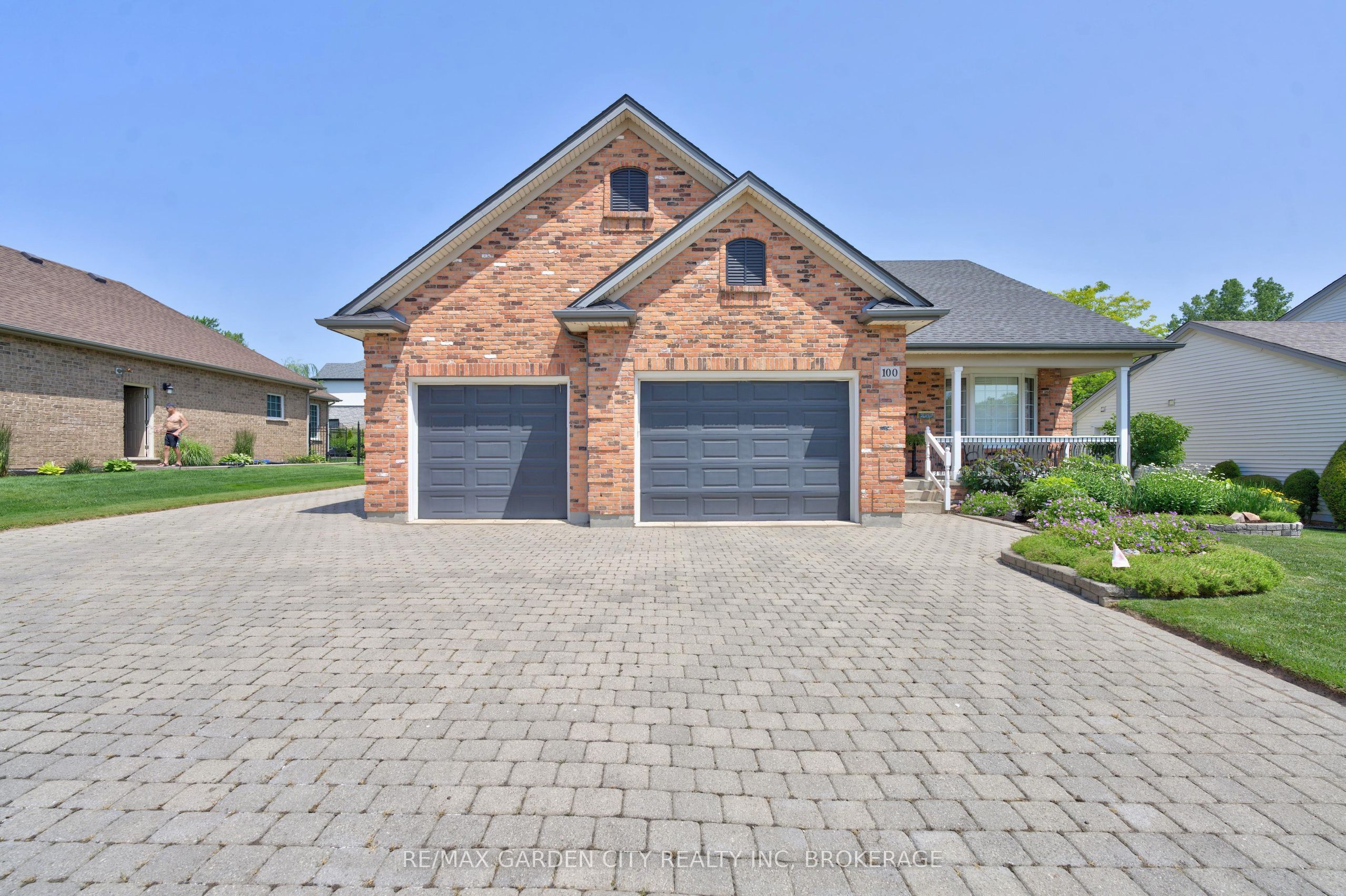 100 Thorold Road E