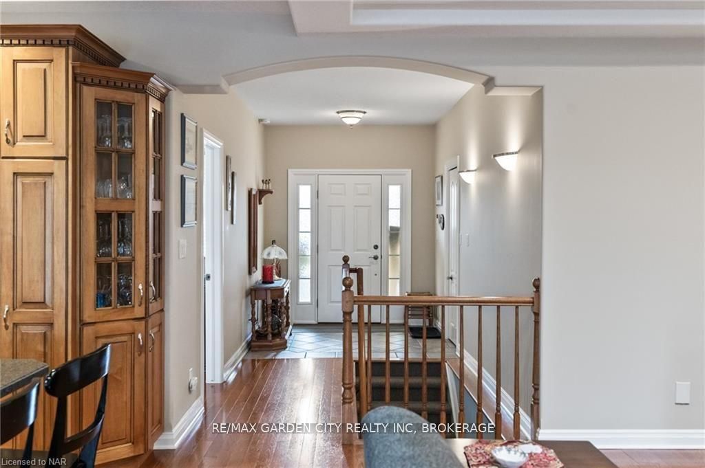 100 Thorold Road E
