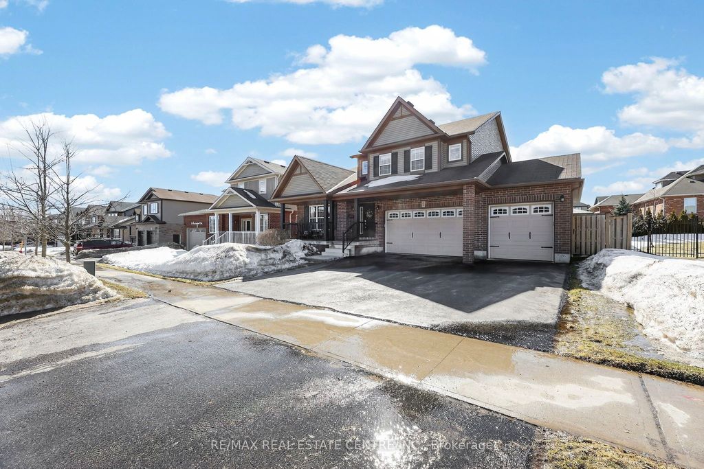 Photo of 14 Sandringham Circle, Orangeville, ON L9W 0A5 (MLS # W12869334)