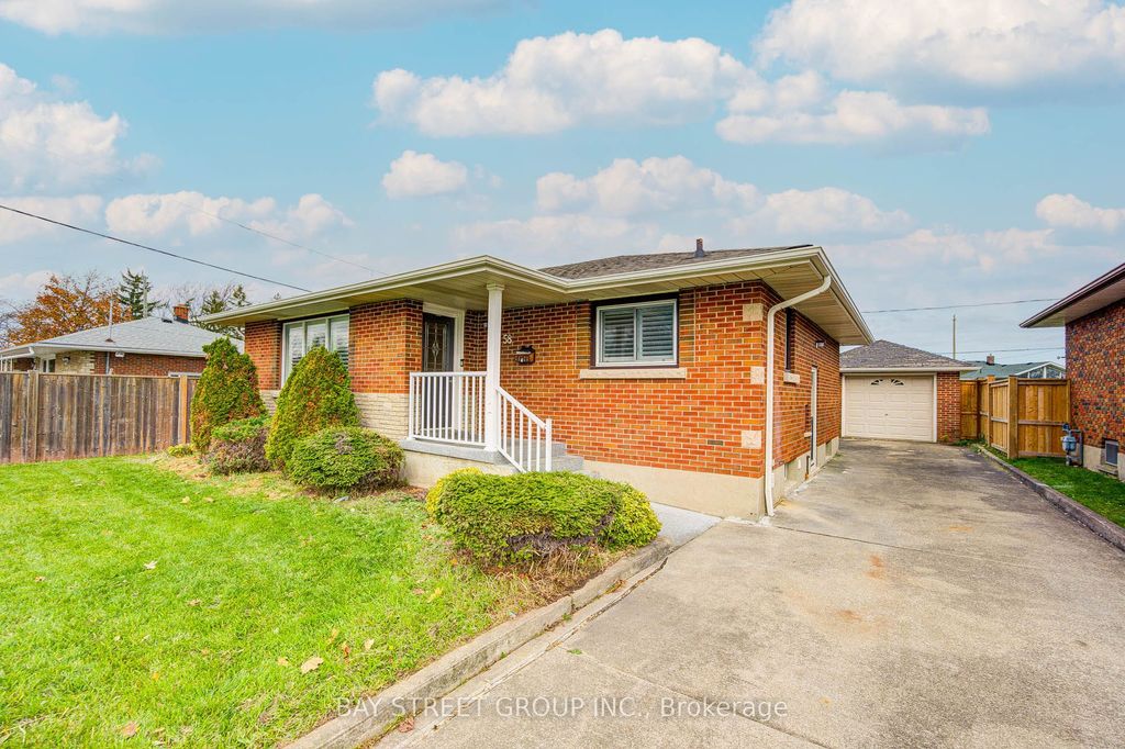 Photo of 58 Broderick Avenue, Thorold, ON L2V 2J1 (MLS # X12493908)