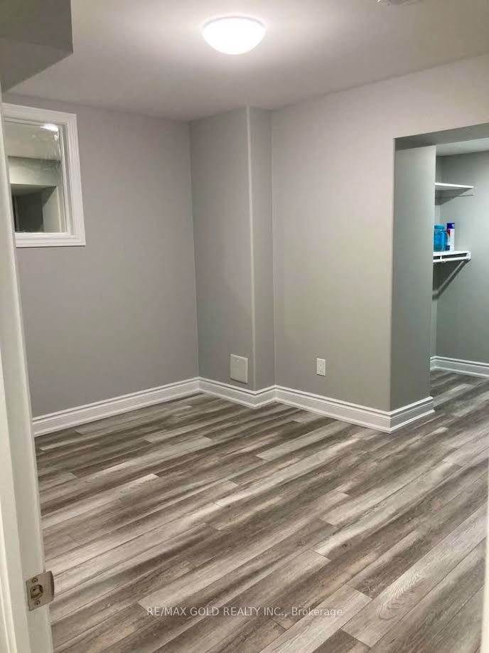 6 Heatherglen Drive E