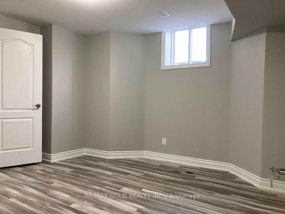 6 Heatherglen Drive E