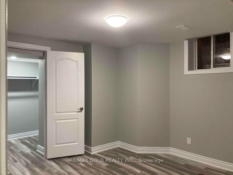 6 Heatherglen Drive E