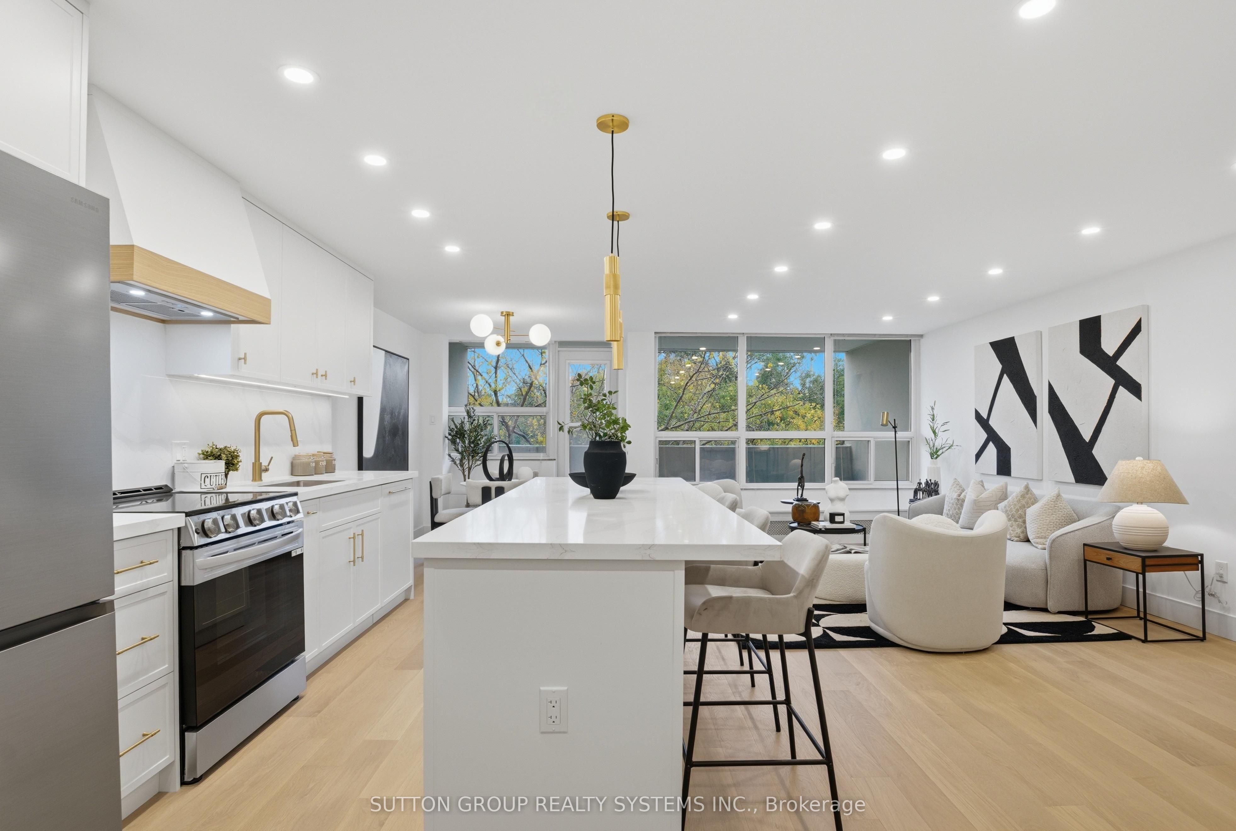 65 Southport Street 904