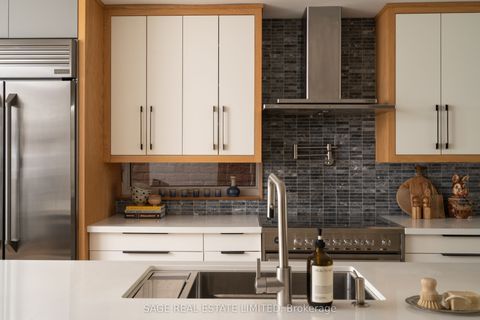 128 Argyle Street Toronto ON M6J 1N9