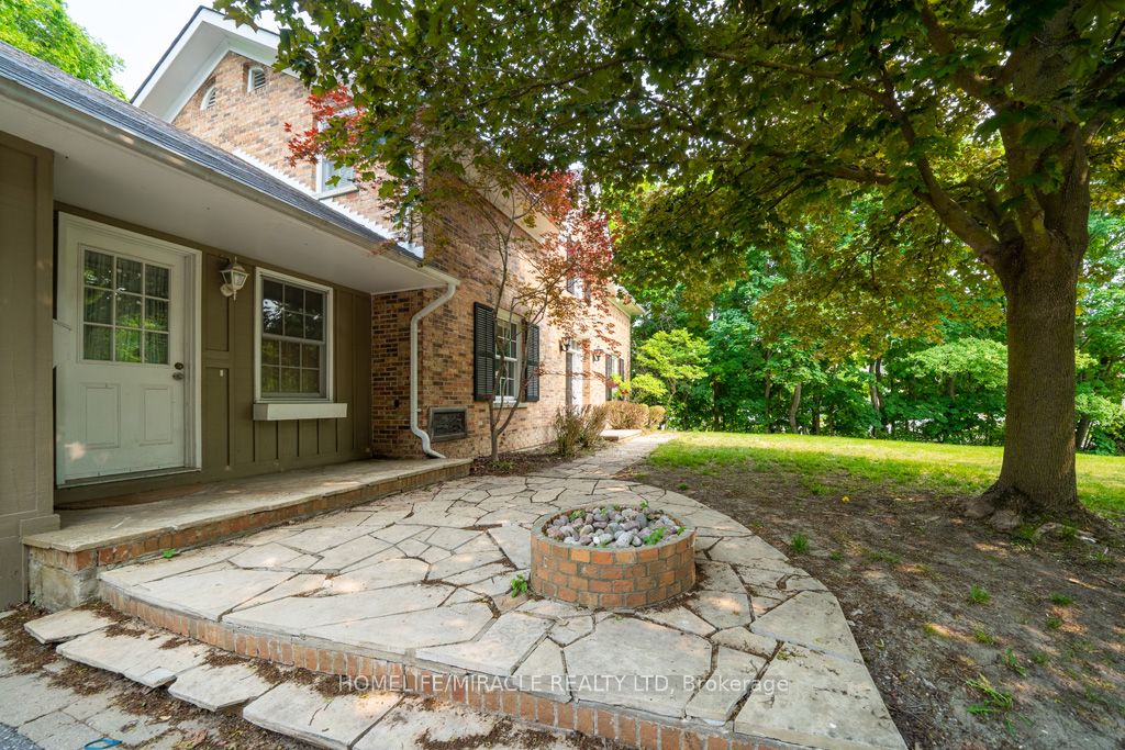 10 Houghton Boulevard